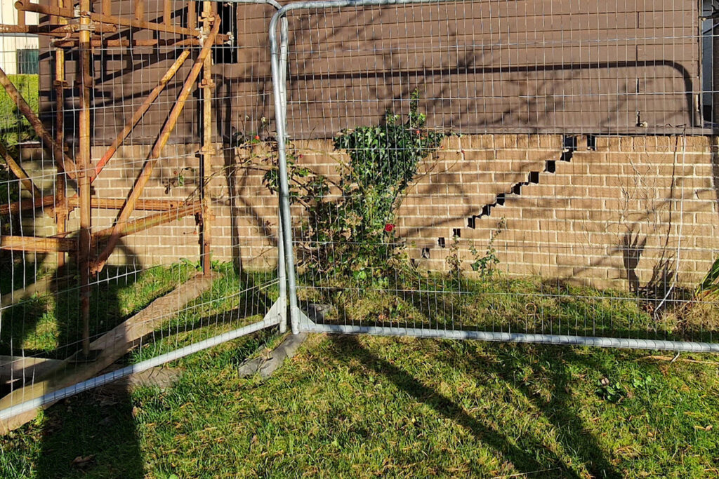 Subsidence-on-house end-wall