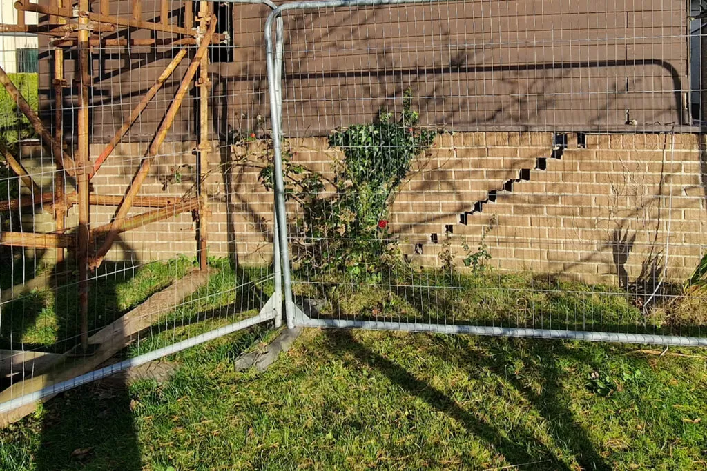 Subsidence-on-house end-wall